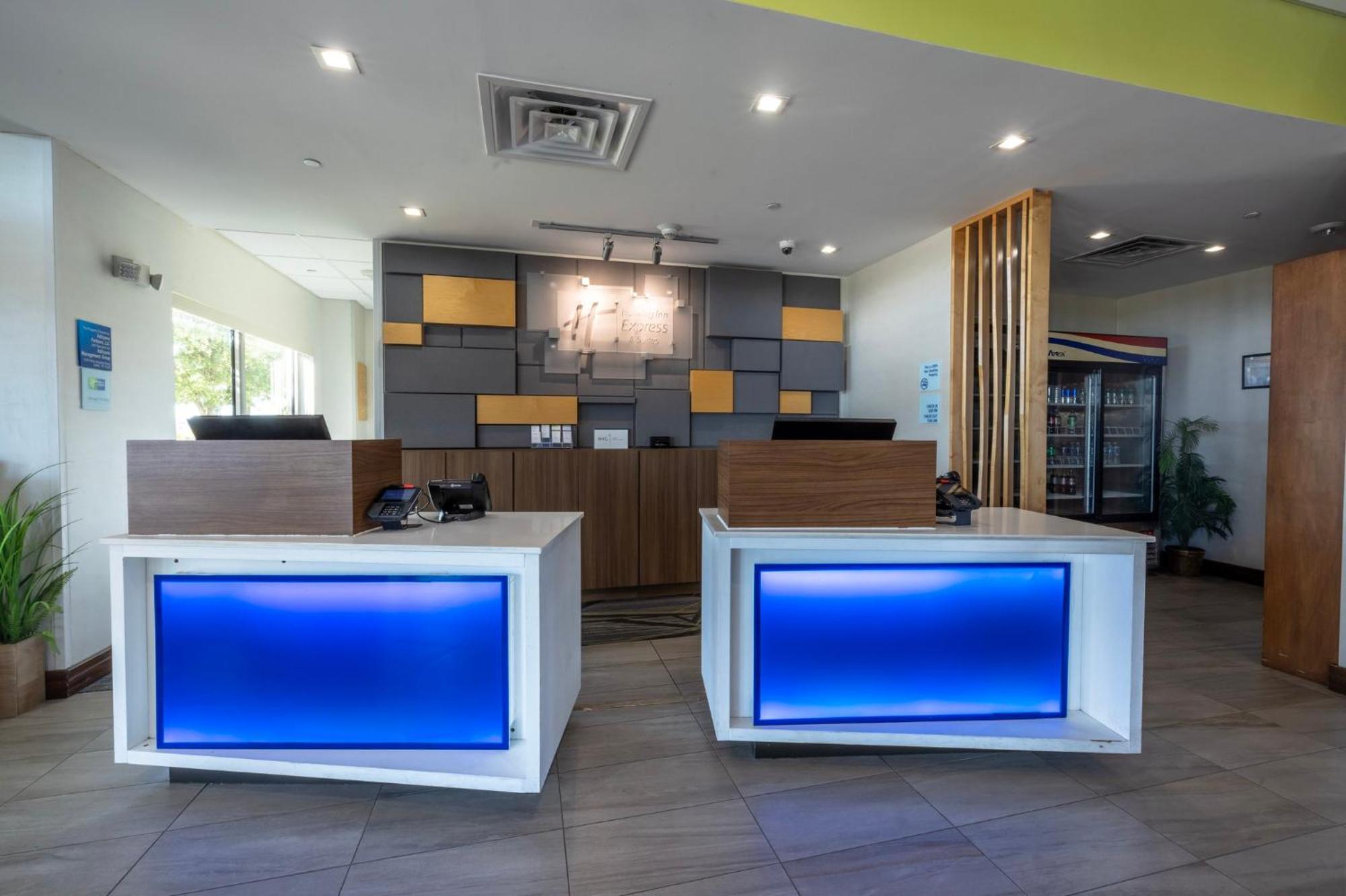 Holiday Inn Express & Suites Dallas Ne Arboretum Garland Exterior photo